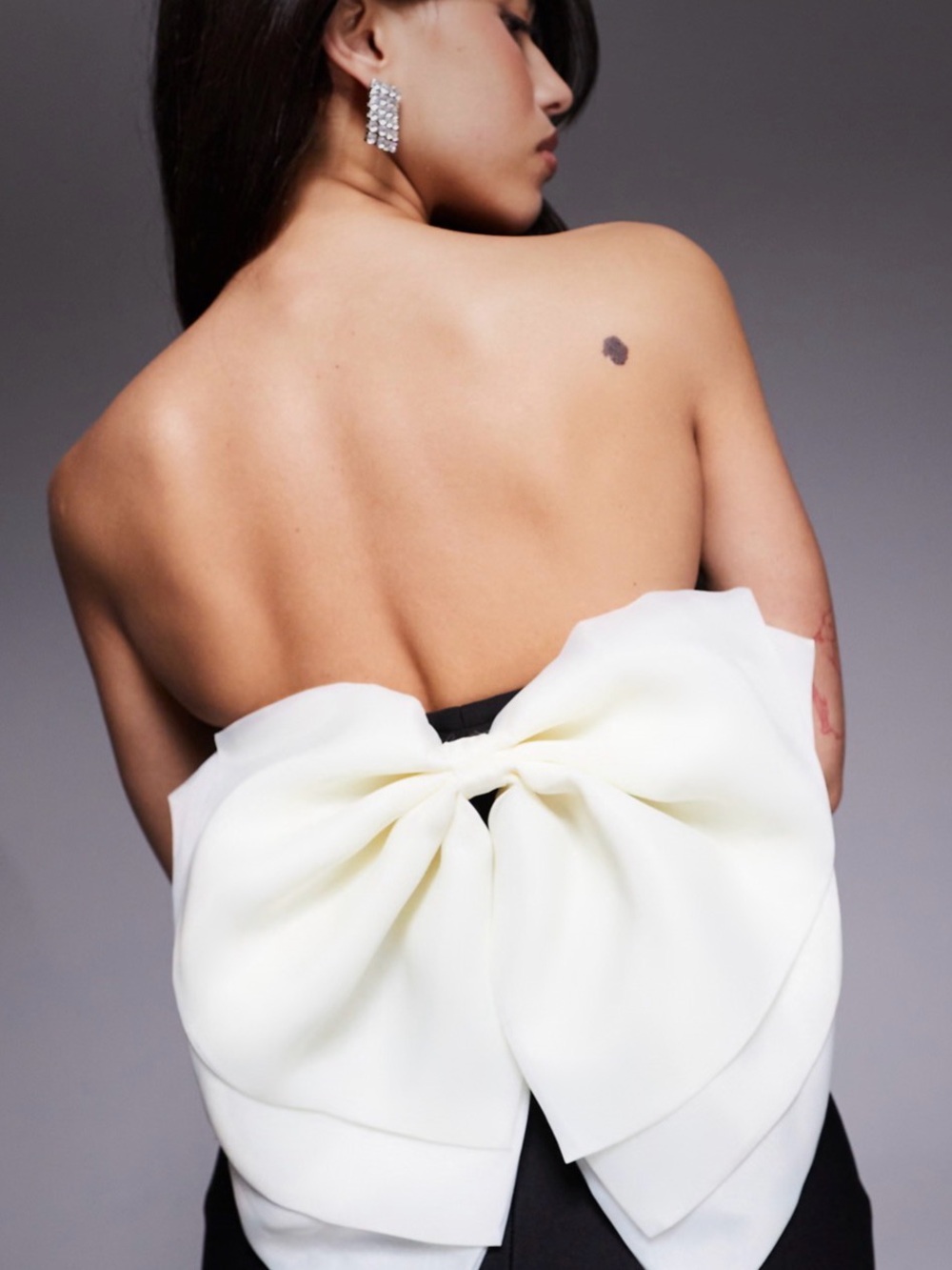 Elegant White Backless Dress with Statement Bow